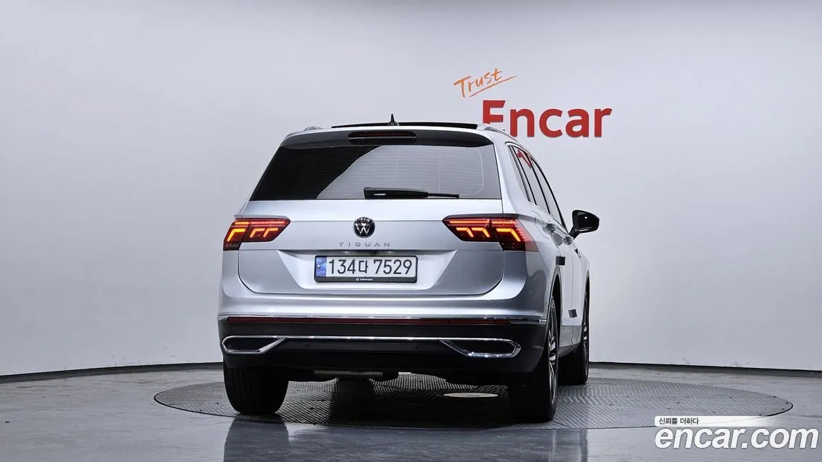 Volkswagen Tiguan — фото 7