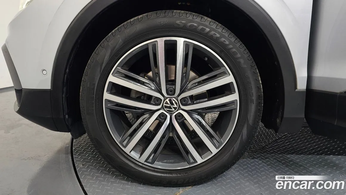 Volkswagen Tiguan — фото 8