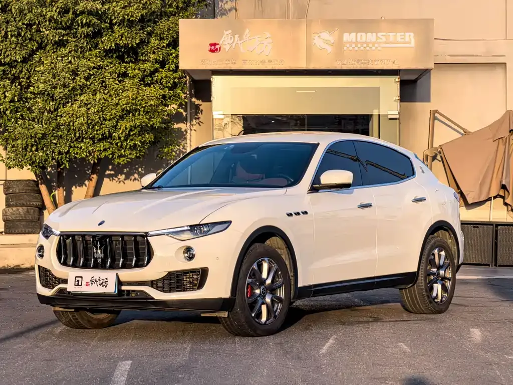 Maserati Levante — фото 1