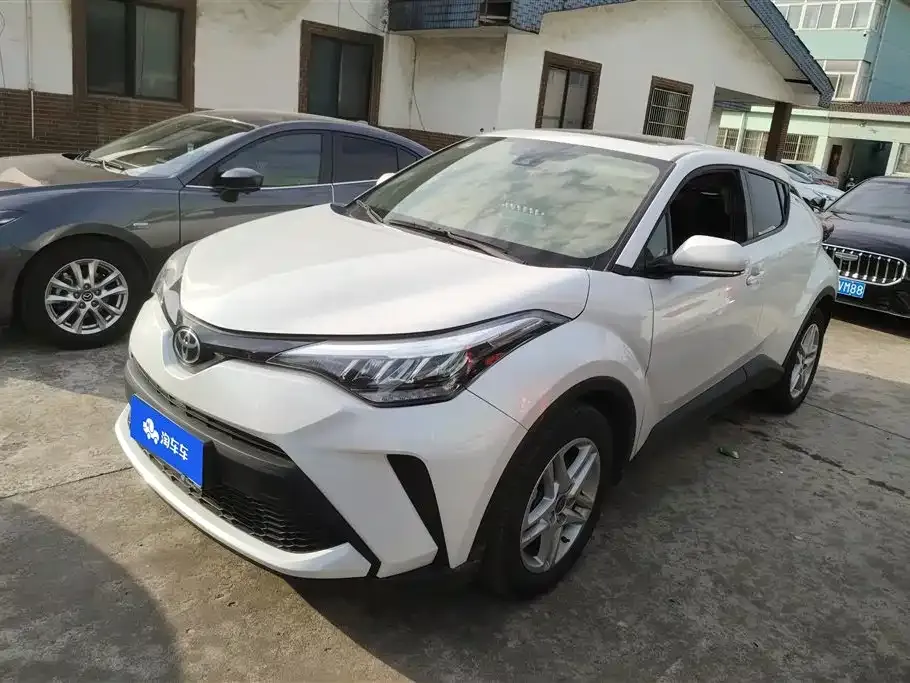 Toyota C-HR — фото 1