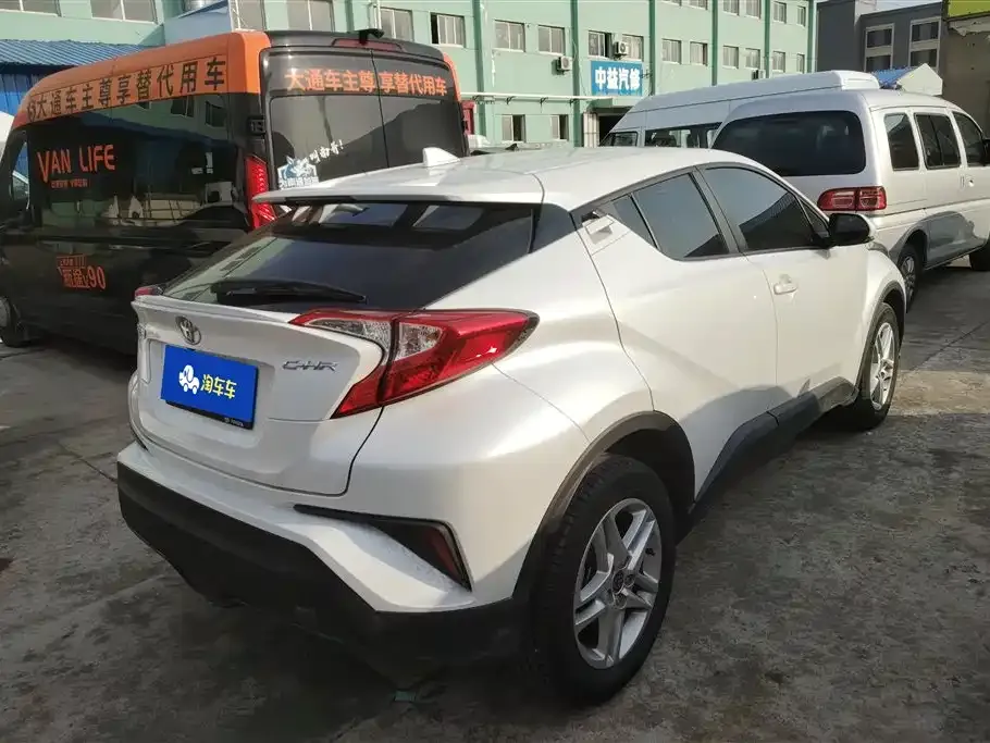 Toyota C-HR — фото 10