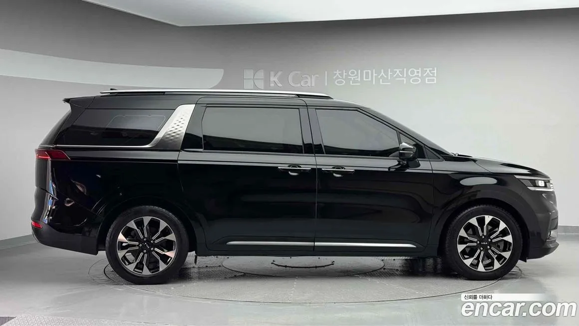 Kia Carnival — фото 10