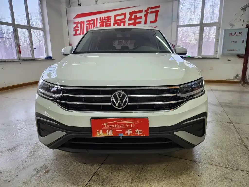 Volkswagen Tiguan L — фото 5