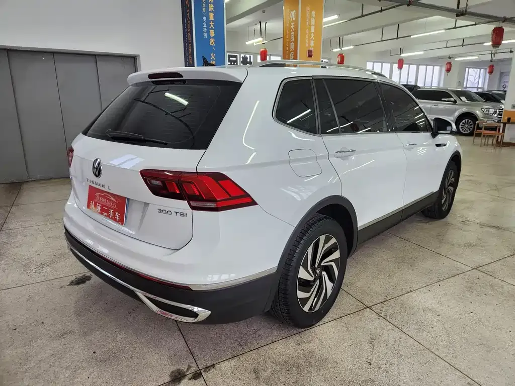 Volkswagen Tiguan L — фото 10