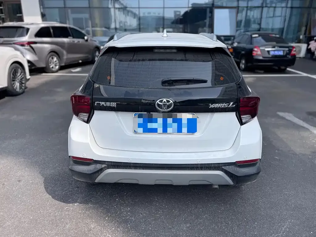 Toyota Yaris L — фото 9