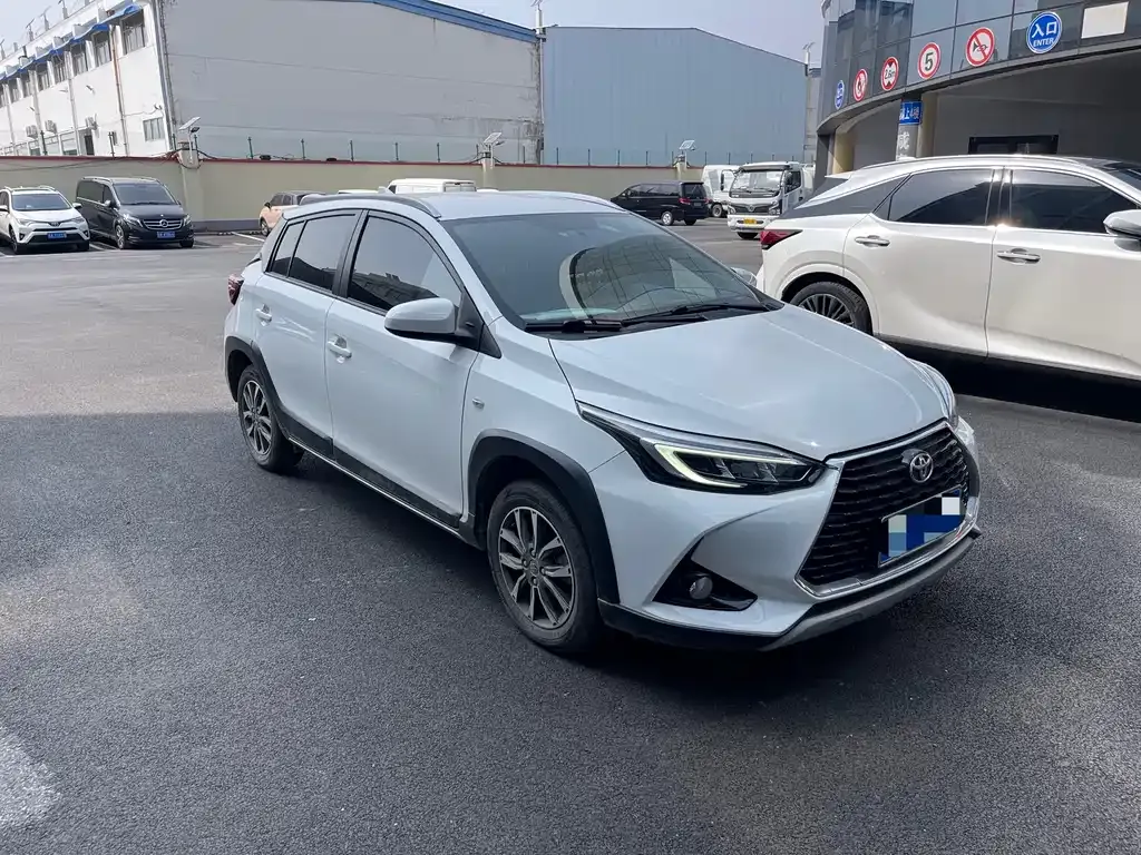 Toyota Yaris L — фото 3