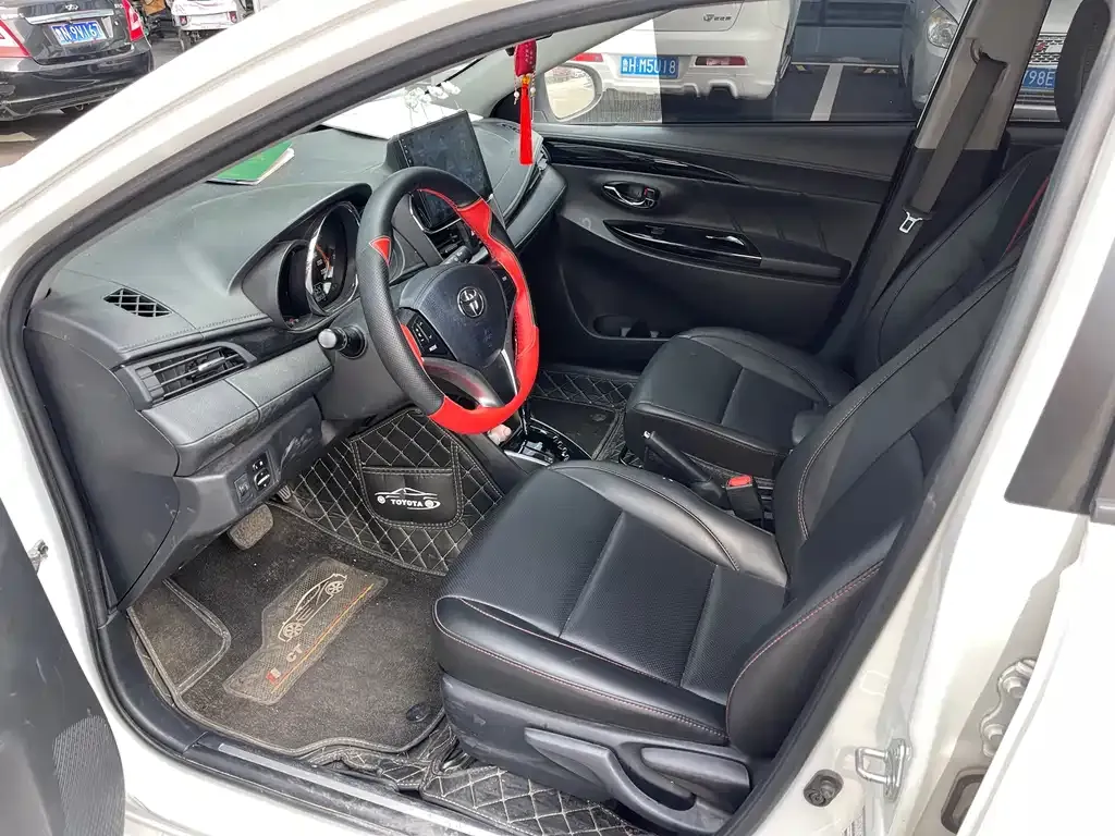 Toyota Yaris L — фото 8