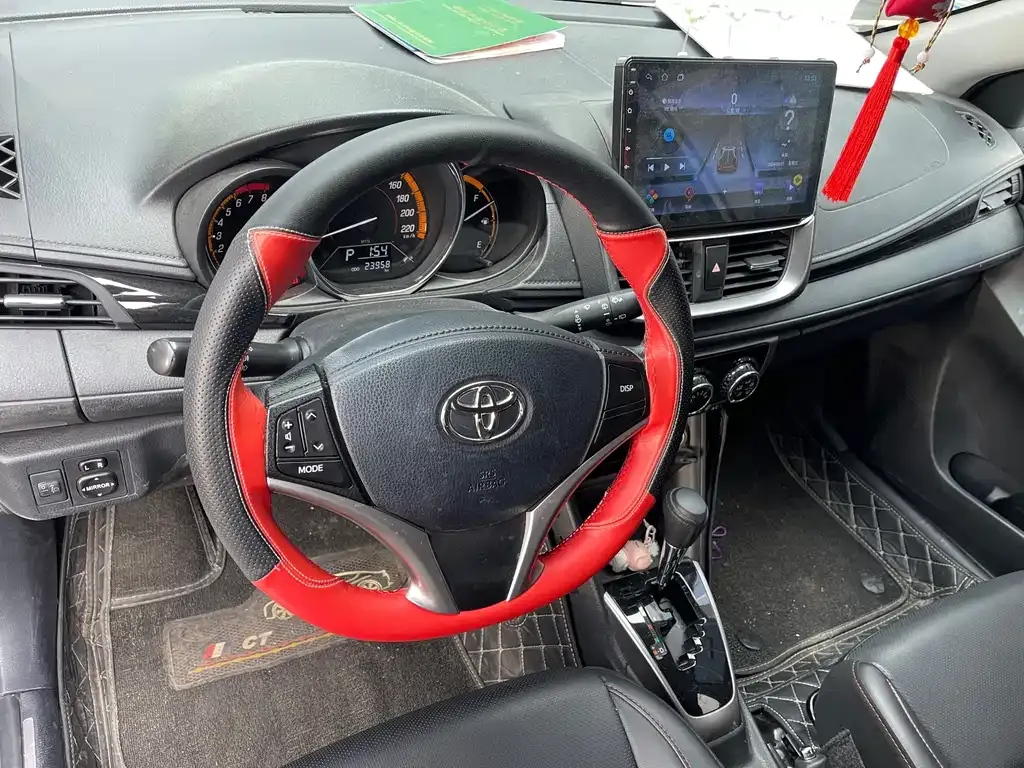Toyota Yaris L — фото 7