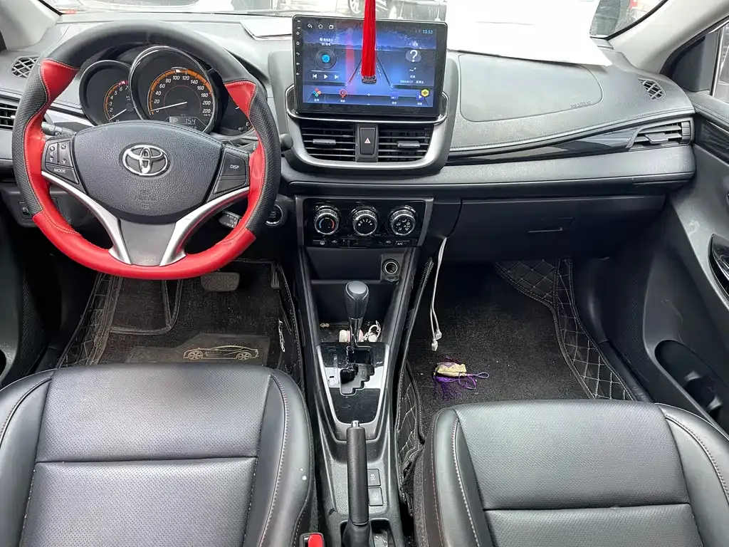 Toyota Yaris L — фото 4