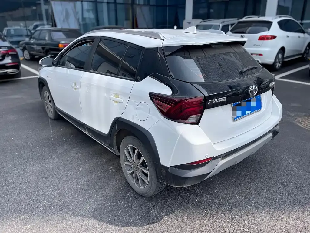 Toyota Yaris L — фото 10