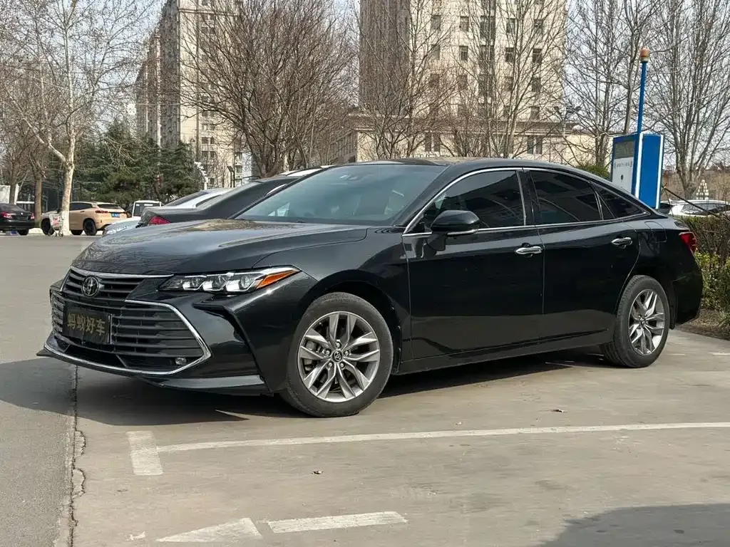 Toyota Avalon — фото 1