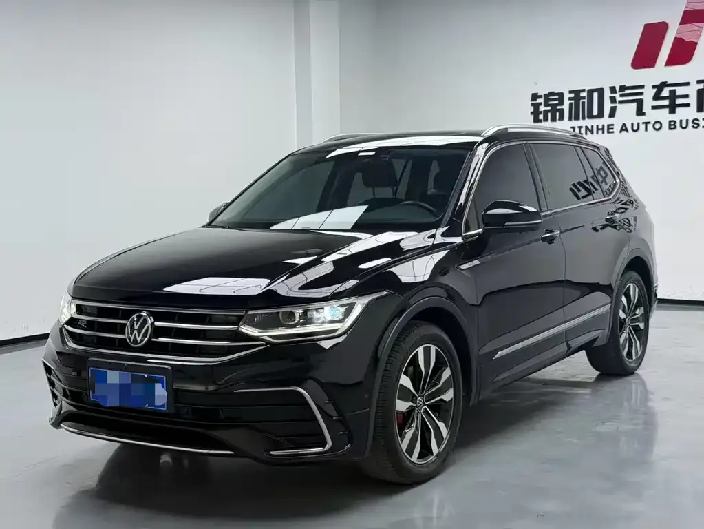 Volkswagen Tiguan L — фото 1