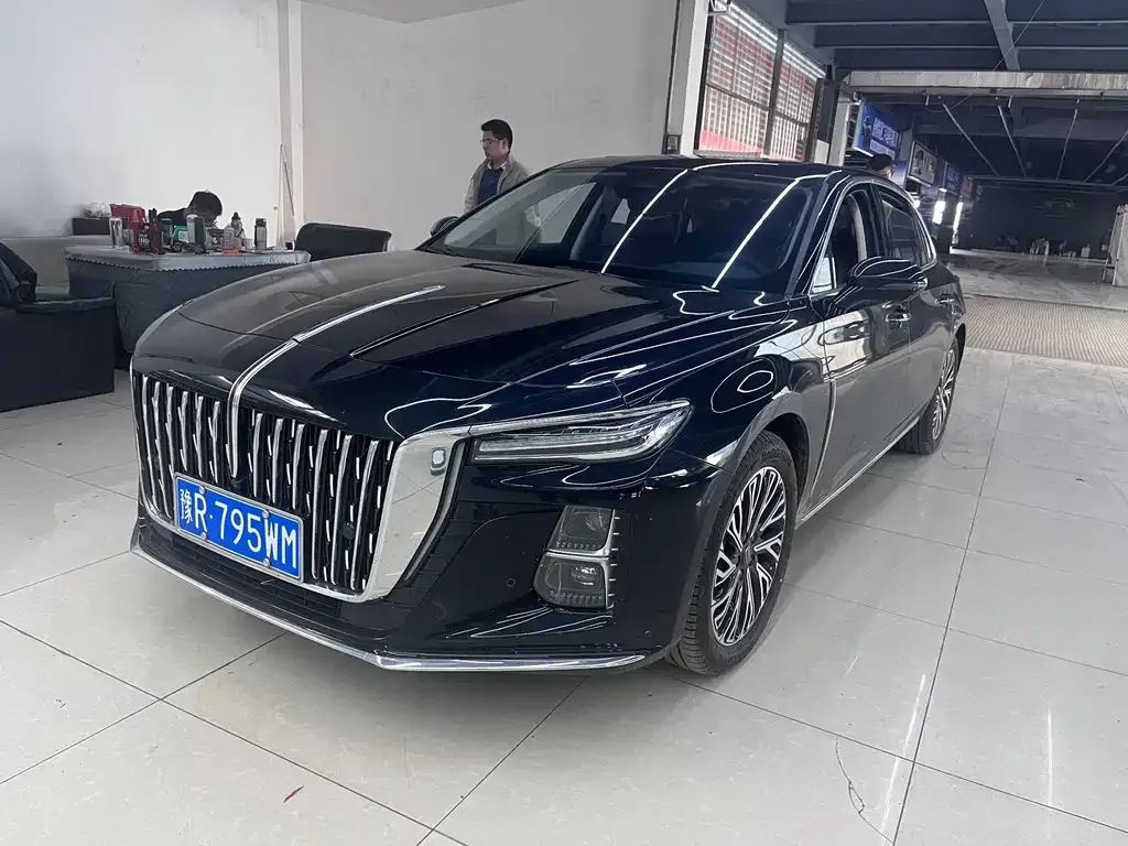 Hongqi H5 — фото 1