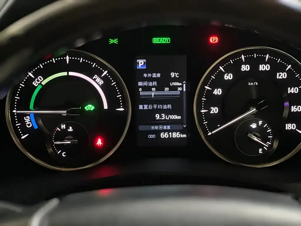 Toyota Alphard — фото 5