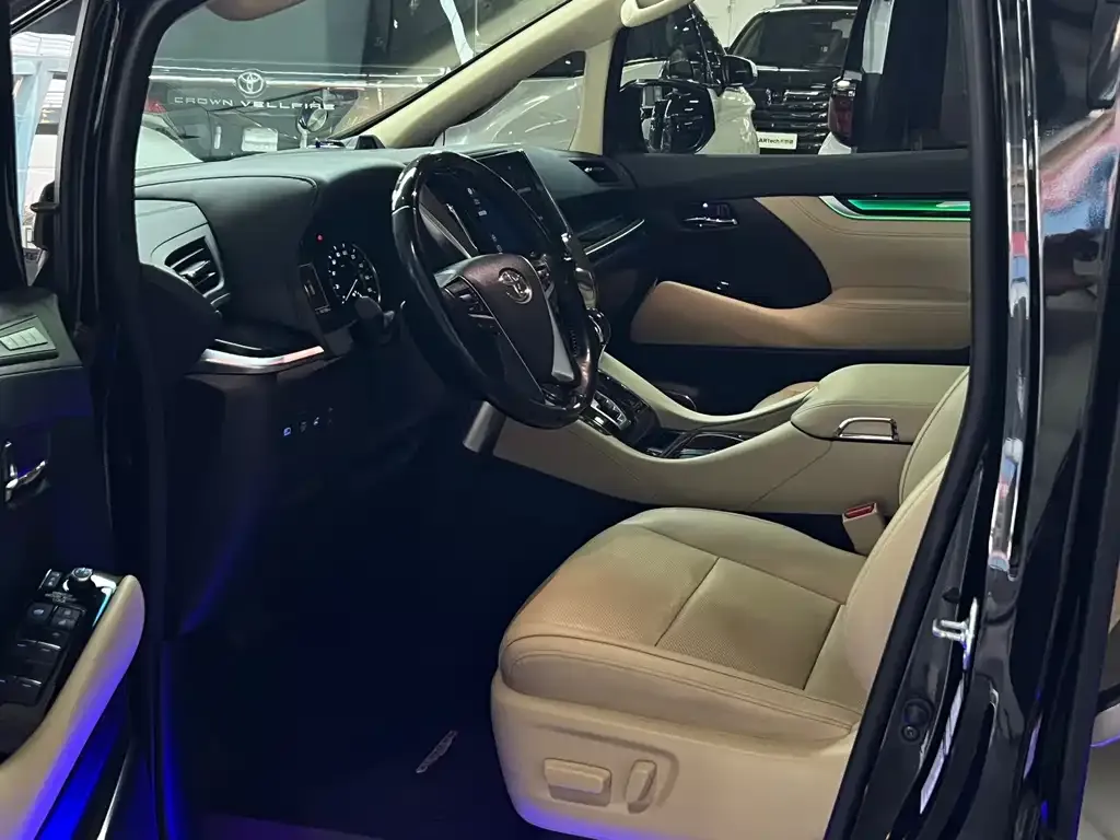 Toyota Alphard — фото 7