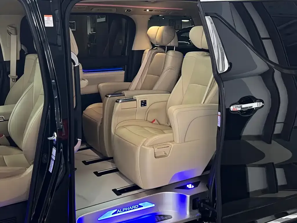 Toyota Alphard — фото 6