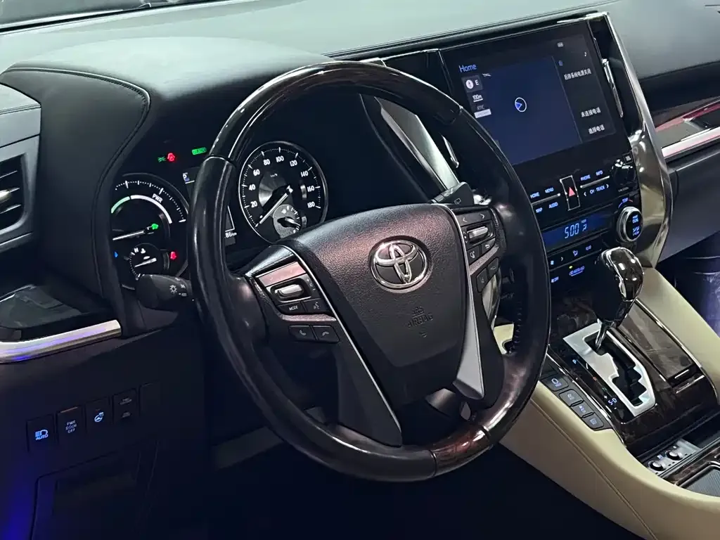 Toyota Alphard — фото 3