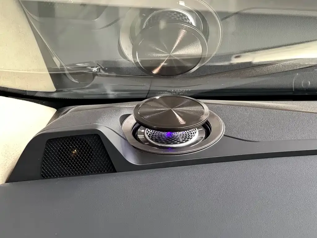 Toyota Alphard — фото 8