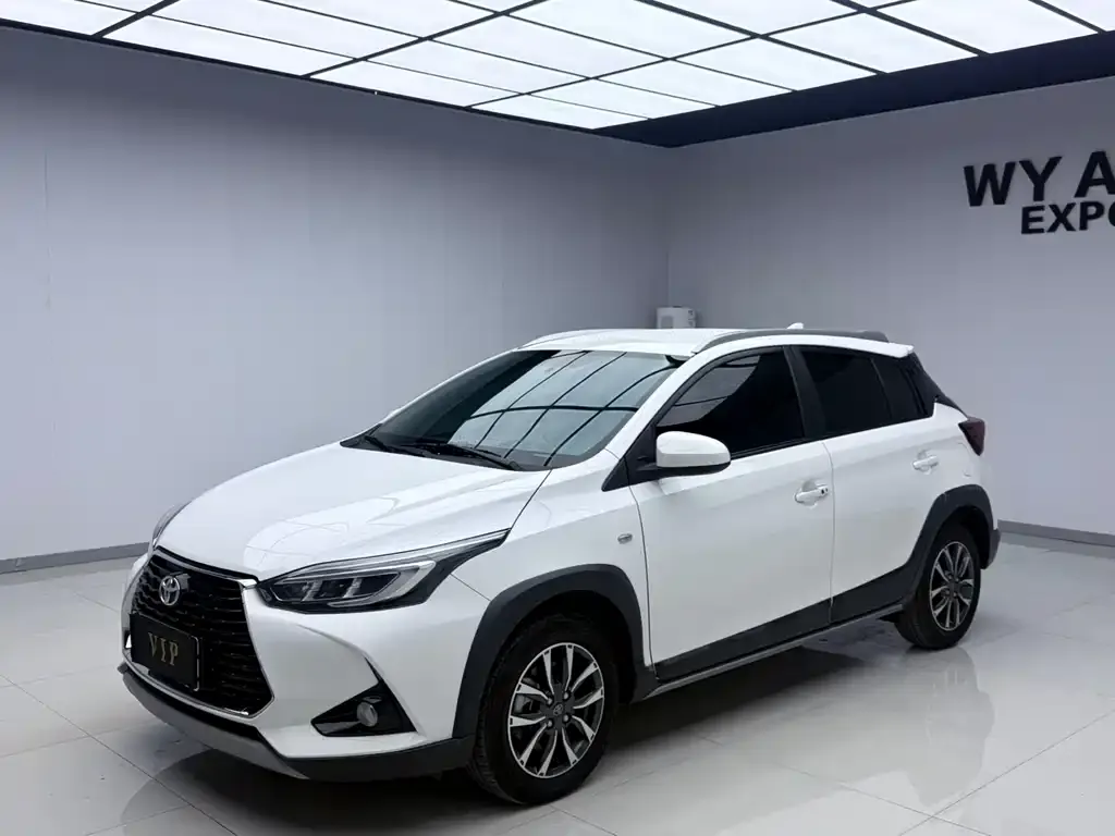 Toyota Yaris L — фото 1