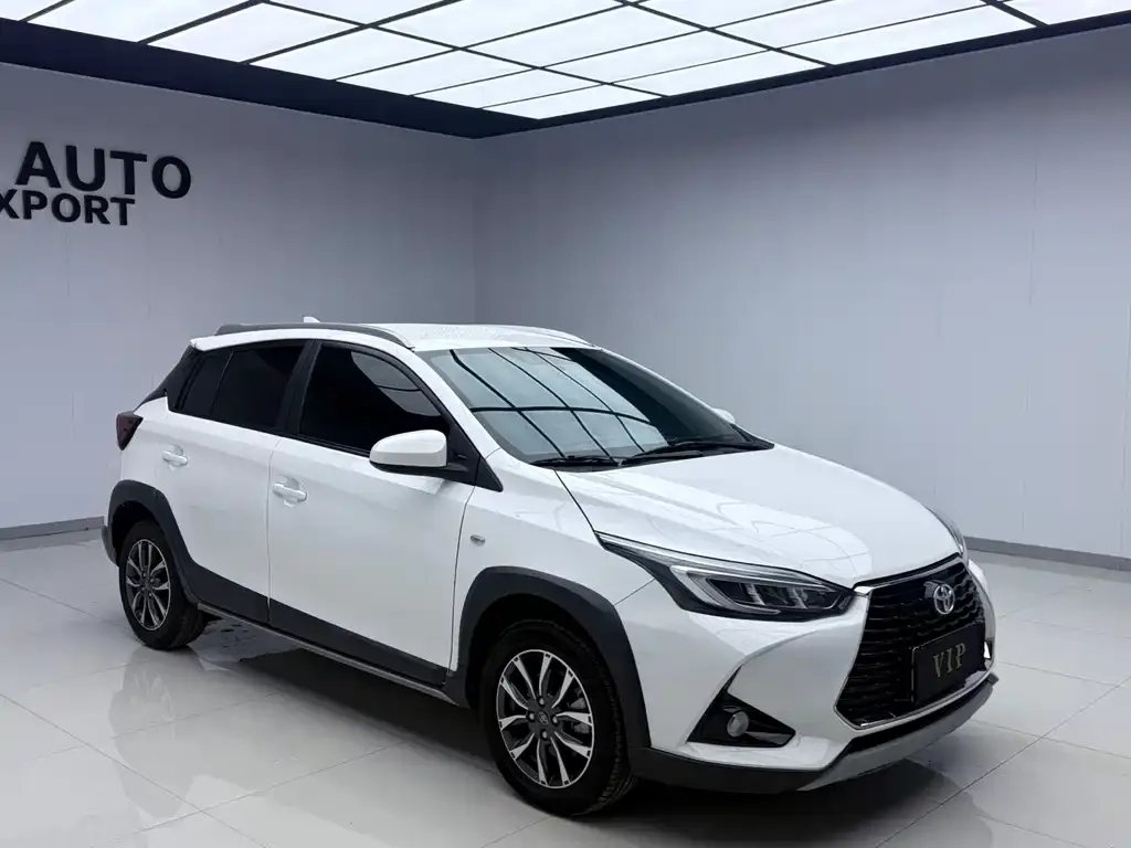 Toyota Yaris L — фото 2