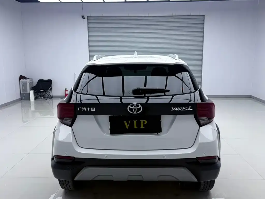 Toyota Yaris L — фото 3