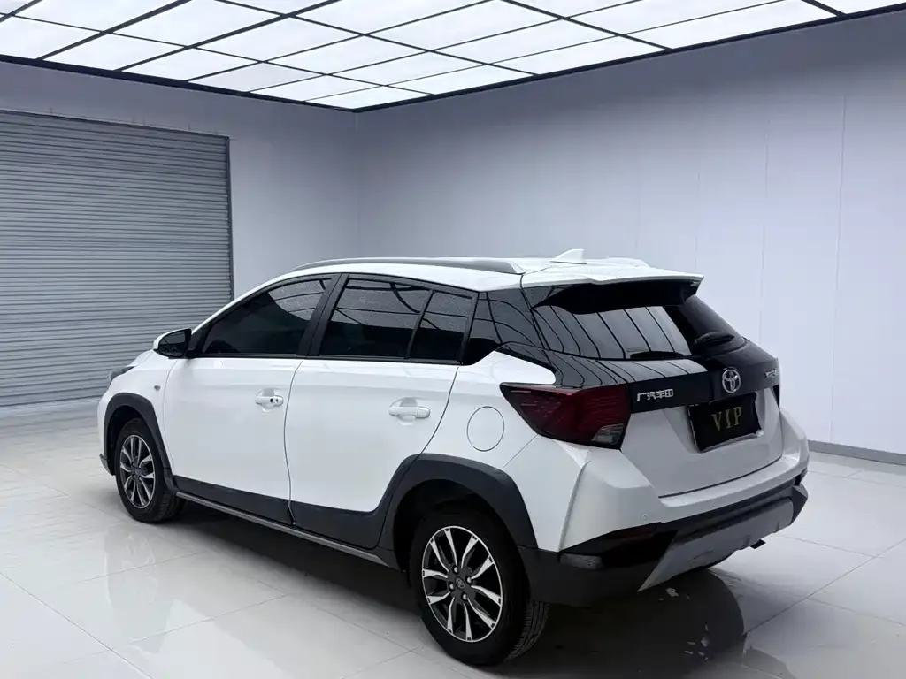 Toyota Yaris L — фото 10