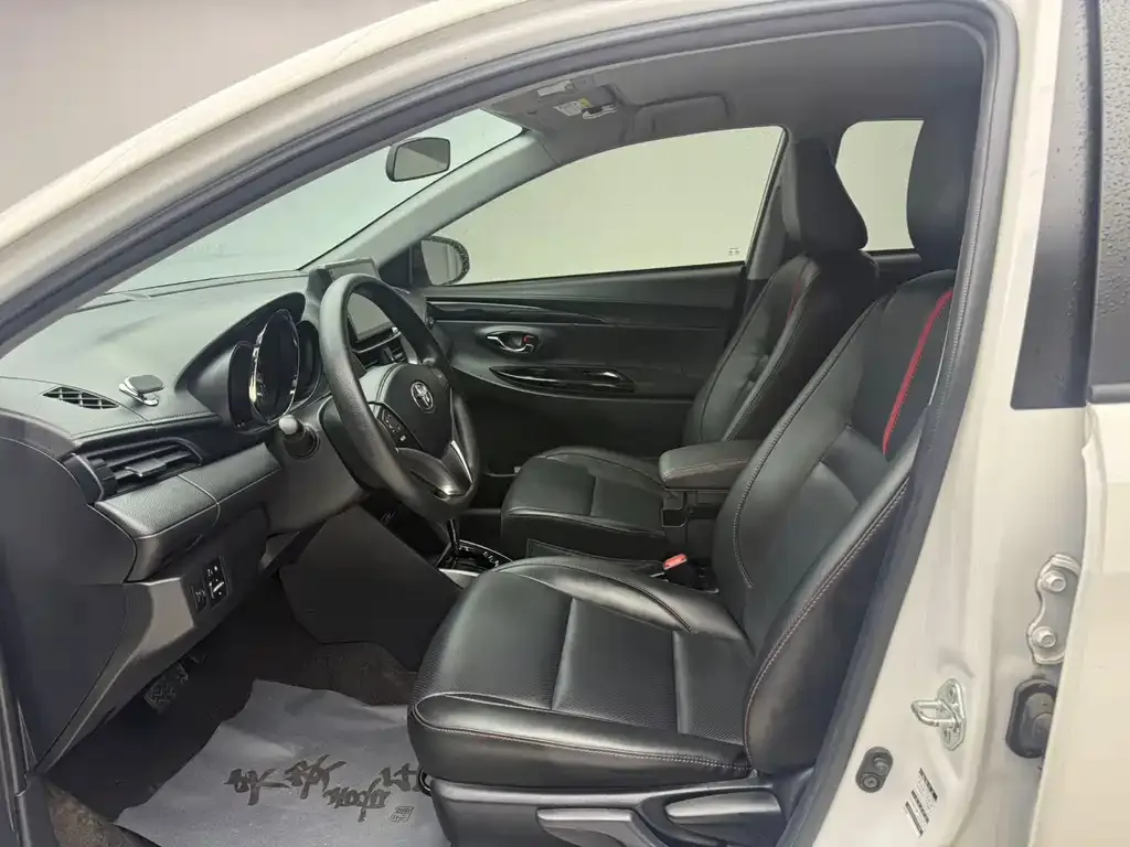 Toyota Yaris L — фото 9