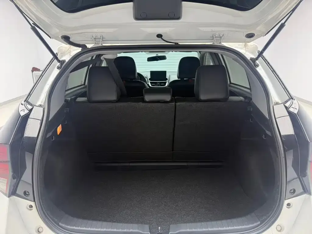 Toyota Yaris L — фото 8