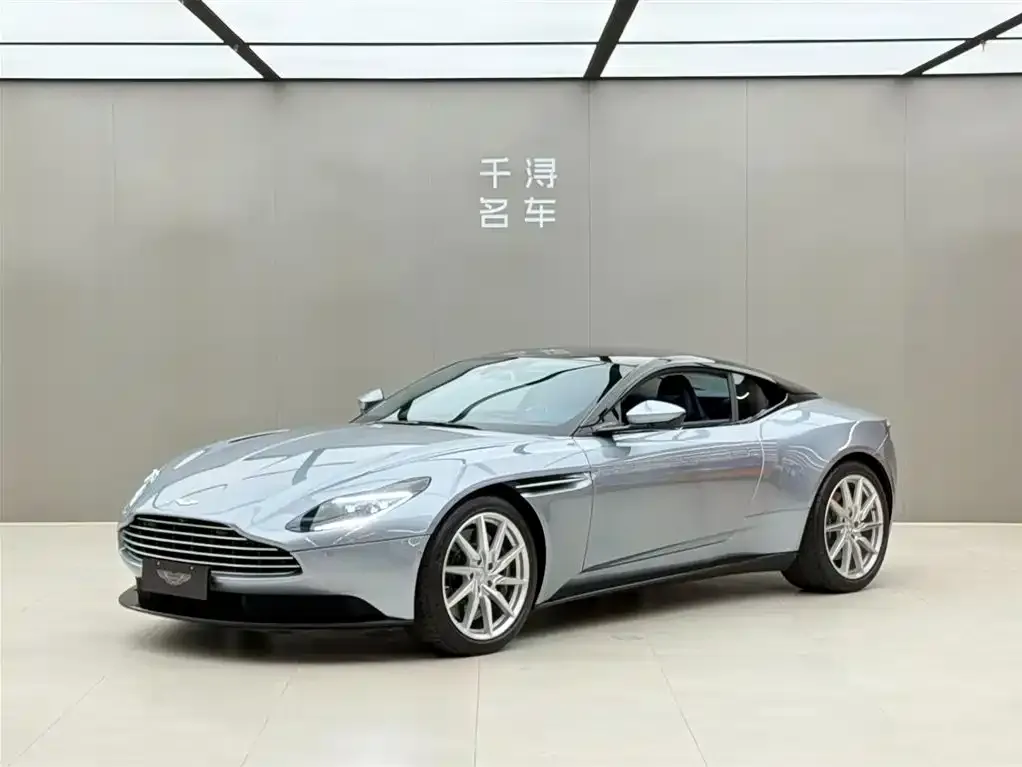 Aston Martin DB11 — фото 1