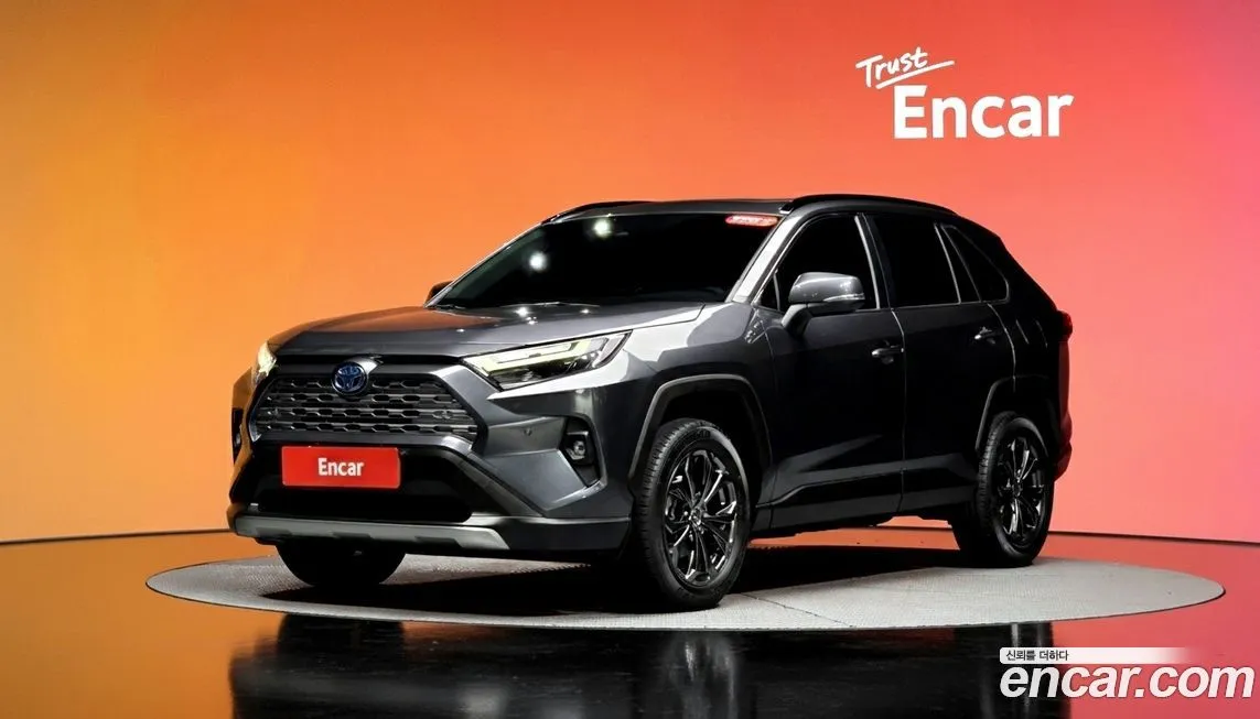 Toyota RAV4 — фото 1