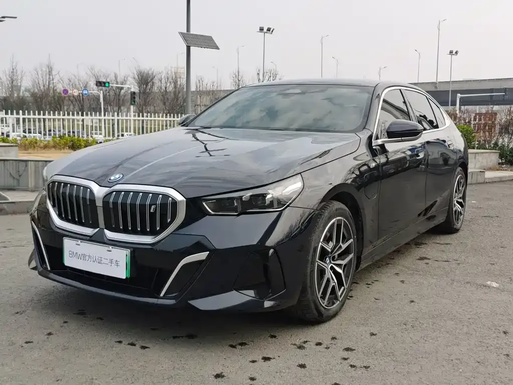 BMW i5 — фото 1