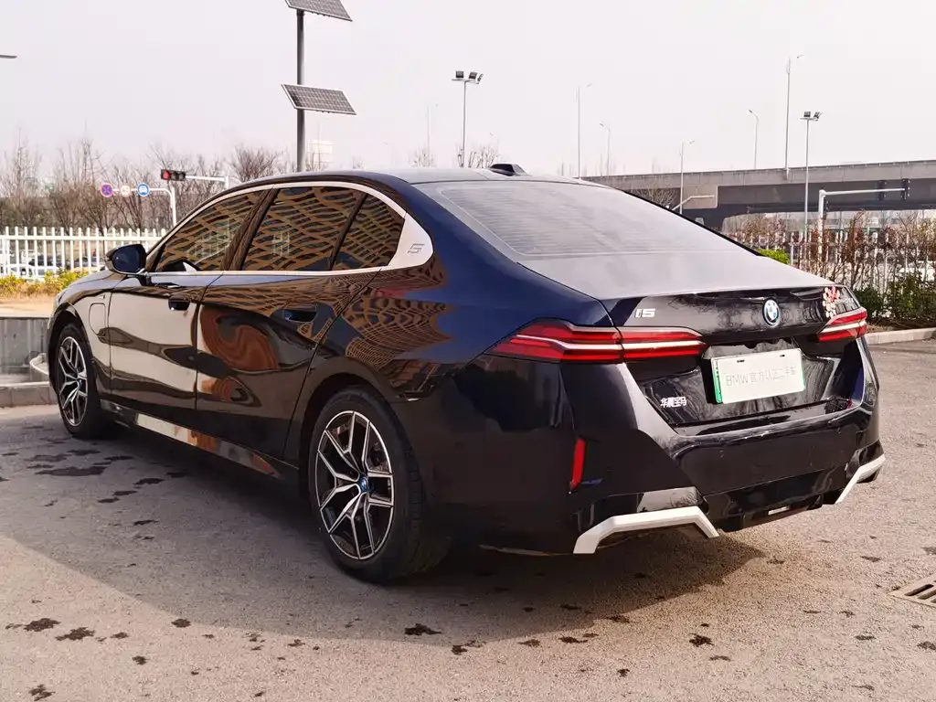 BMW i5 — фото 8