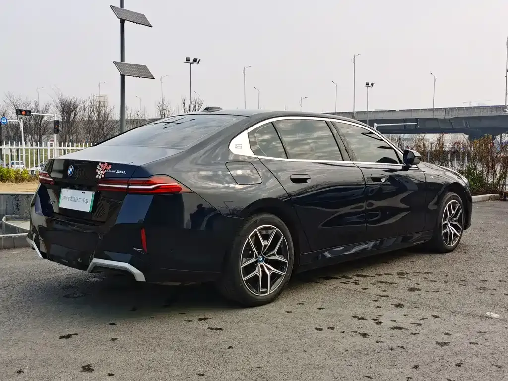 BMW i5 — фото 2