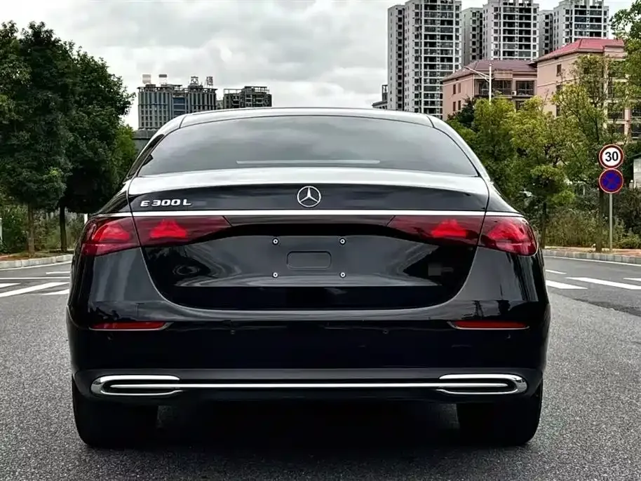 Mercedes-Benz E-Class — фото 4