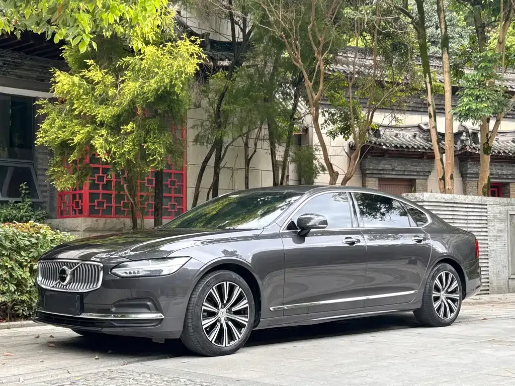 Volvo S90 — фото 1