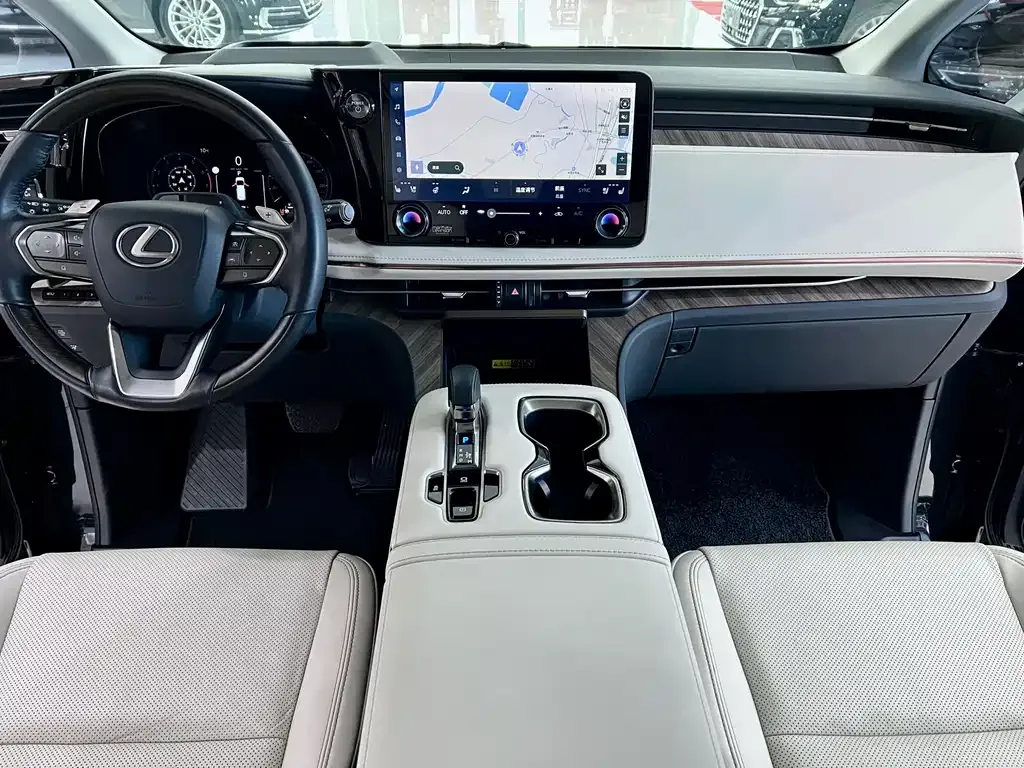 Lexus LM — фото 8