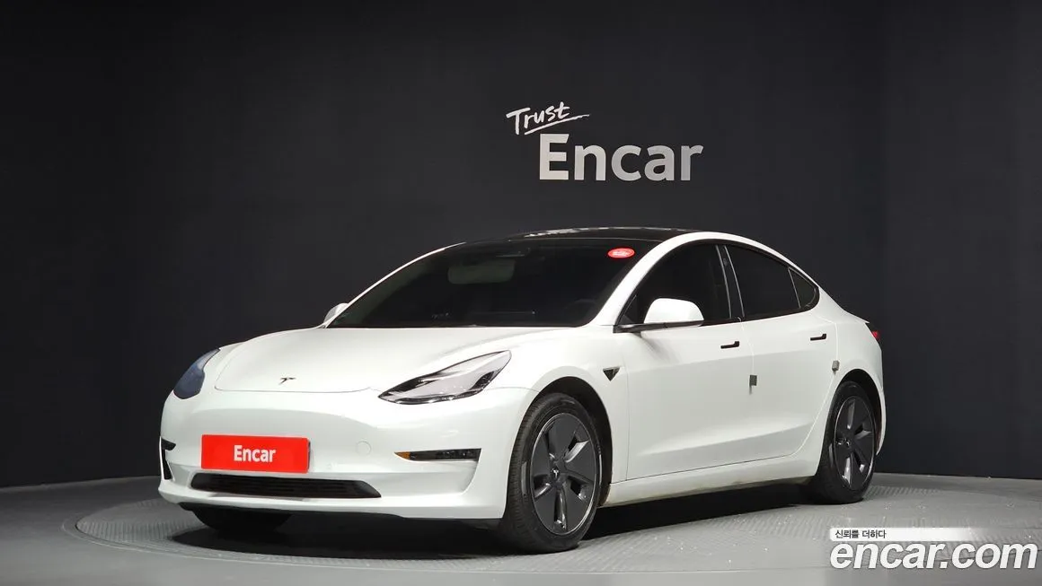 Tesla Model 3 — фото 1