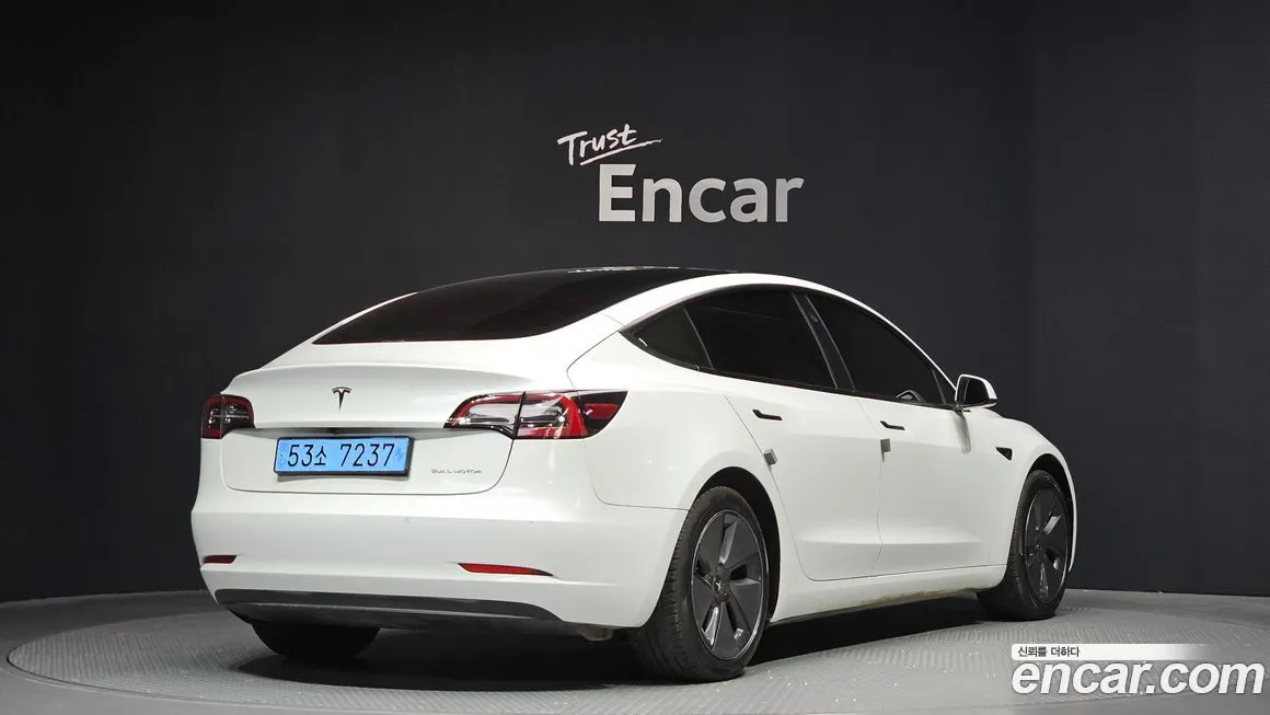 Tesla Model 3 — фото 3