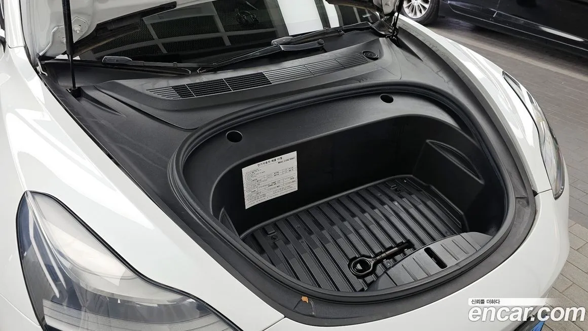 Tesla Model 3 — фото 10
