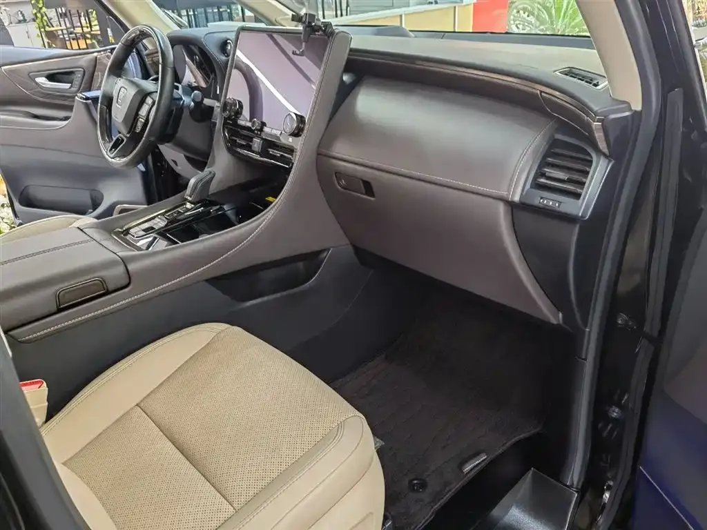 Toyota Vellfire — фото 7