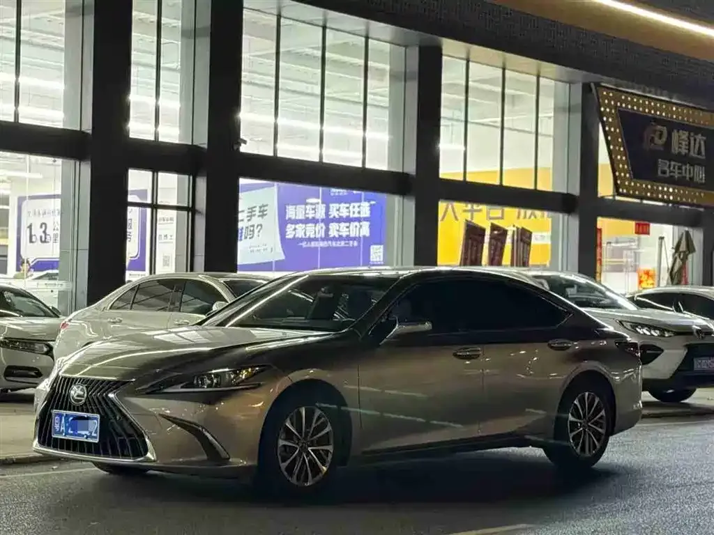 Lexus ES — фото 1