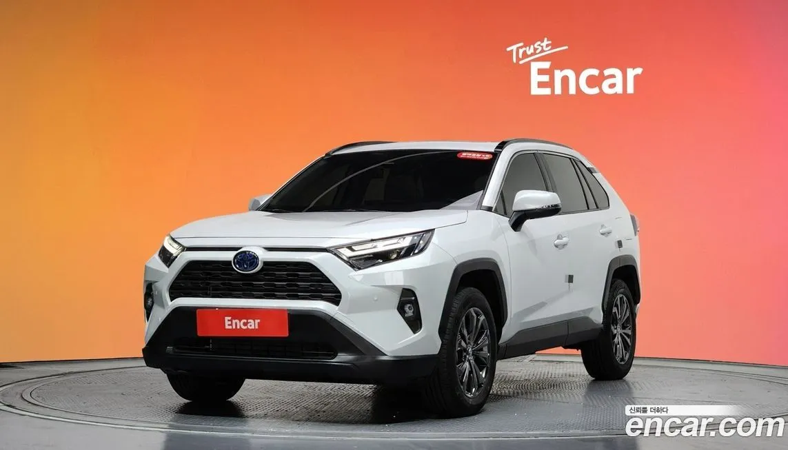 Toyota RAV4 — фото 1