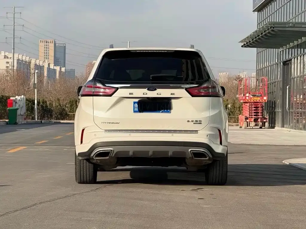 Ford Edge — фото 8