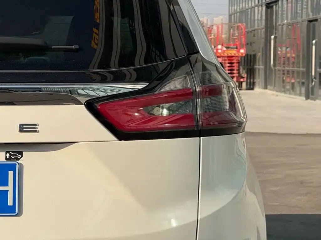 Ford Edge — фото 9