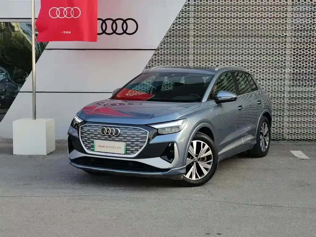 Audi Q4 e-tron — фото 1