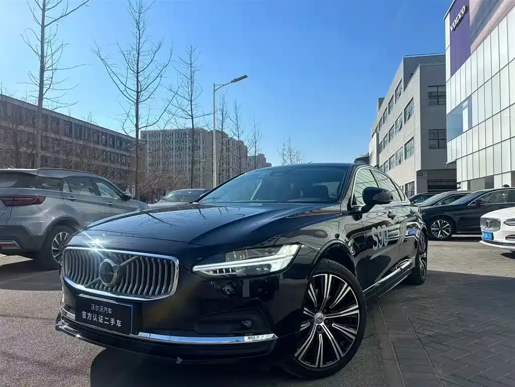 Volvo S90 — фото 1