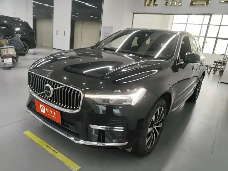 Volvo XC60 — фото 1