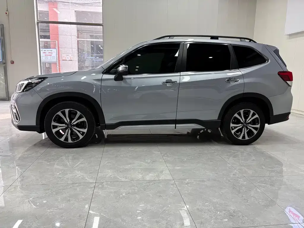 Subaru Forester — фото 5