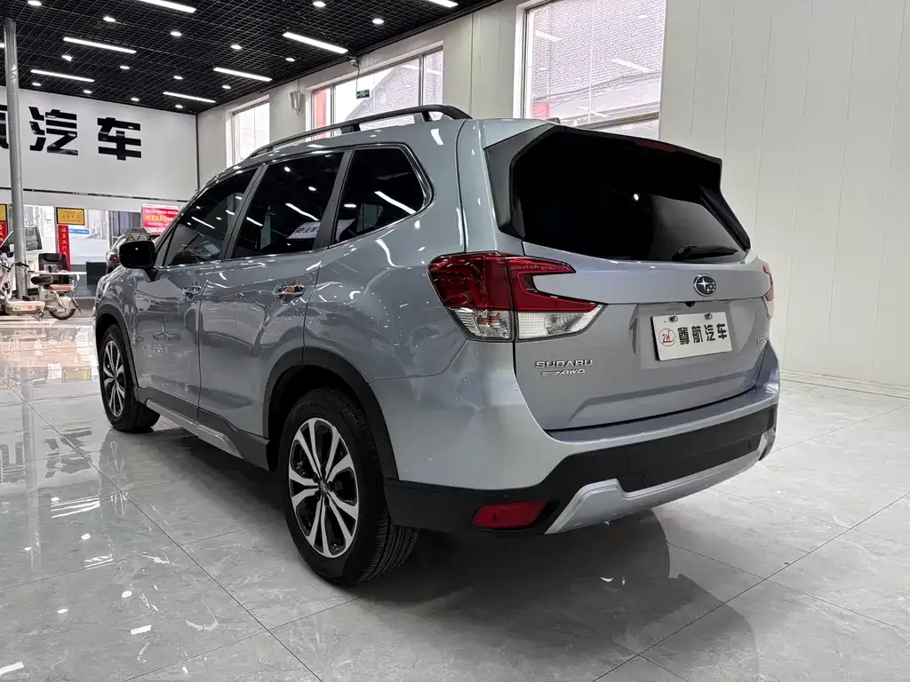 Subaru Forester — фото 8