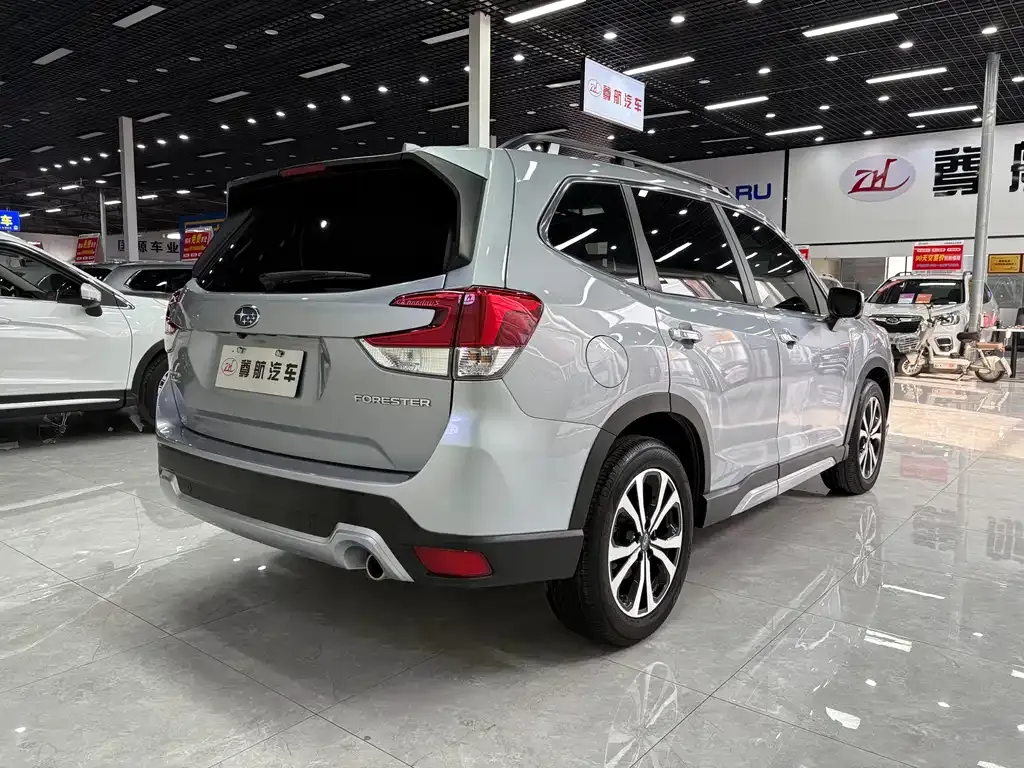 Subaru Forester — фото 6